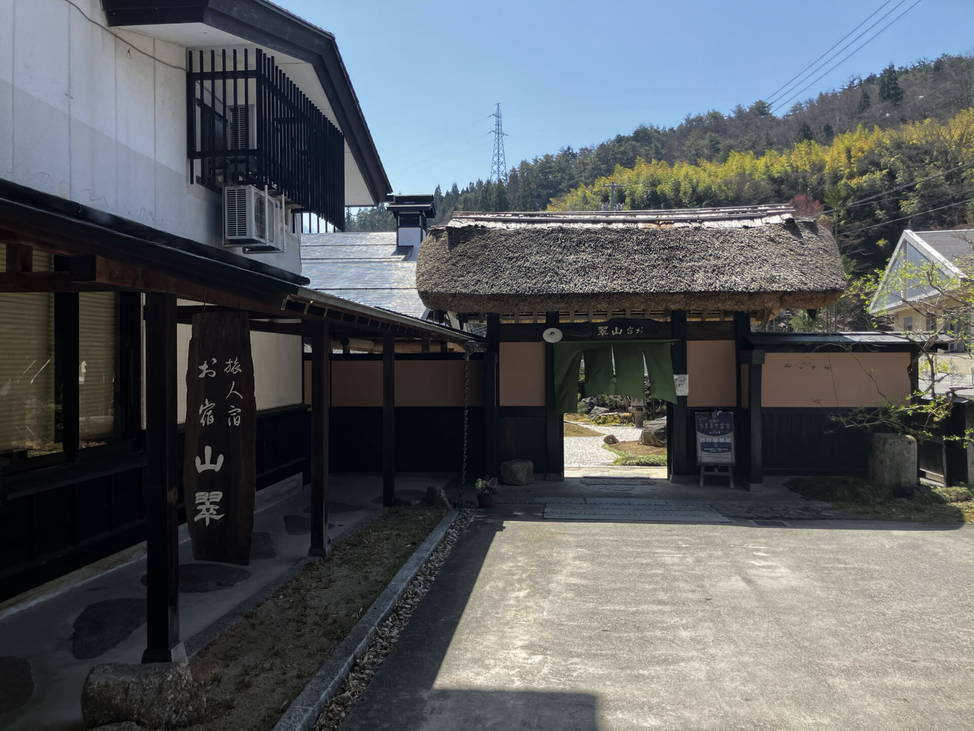 【導入事例】信州・昼神温泉で、湯あがりに一杯の地酒を ―『お宿山翆』ラウンジにワイン・Sakeサーバーを導入― ブリリアント ワイン・Sakeサーバー4本用