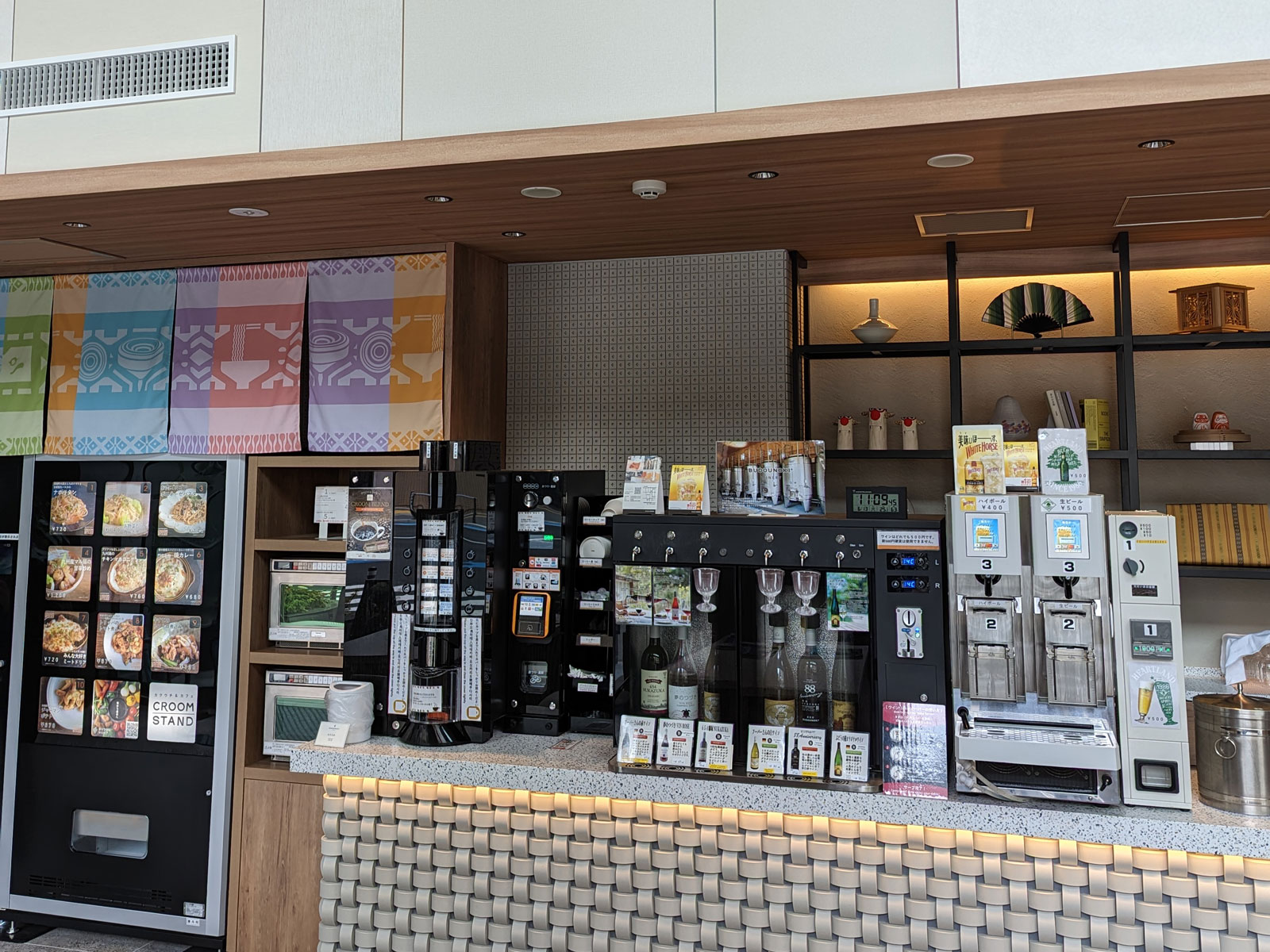 【導入事例】自販機×コイン式サーバーで実現！“ワンオペ角打ち”という新提案。福岡・CROOM STANDの挑戦