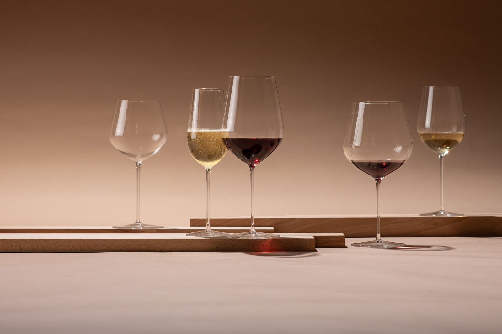 12/15新発売｜グラスの中で目覚めるアロマ。極薄ガラスが導く、滑らかな飲み心地。『MOVE（ムーヴ）』（業務用飲食店限定商品）