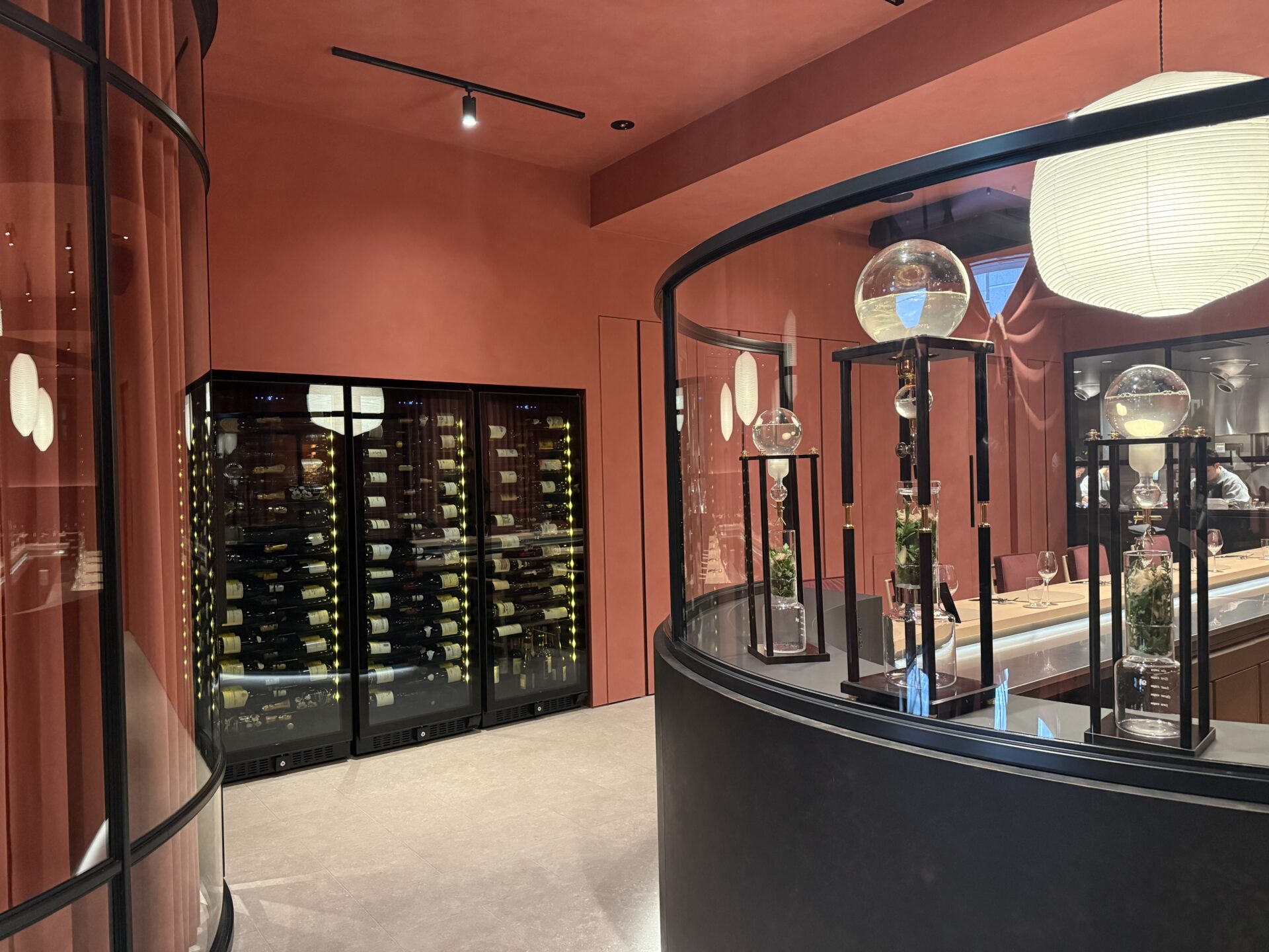 【導入事例】東京・恵比寿「HRMT STAGE」様 ―― 美しく魅せるワインセラー ブリリアント